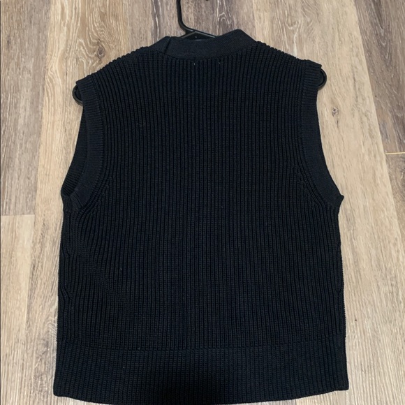 Uniqlo Black Knit Vest - Picture 3 of 5